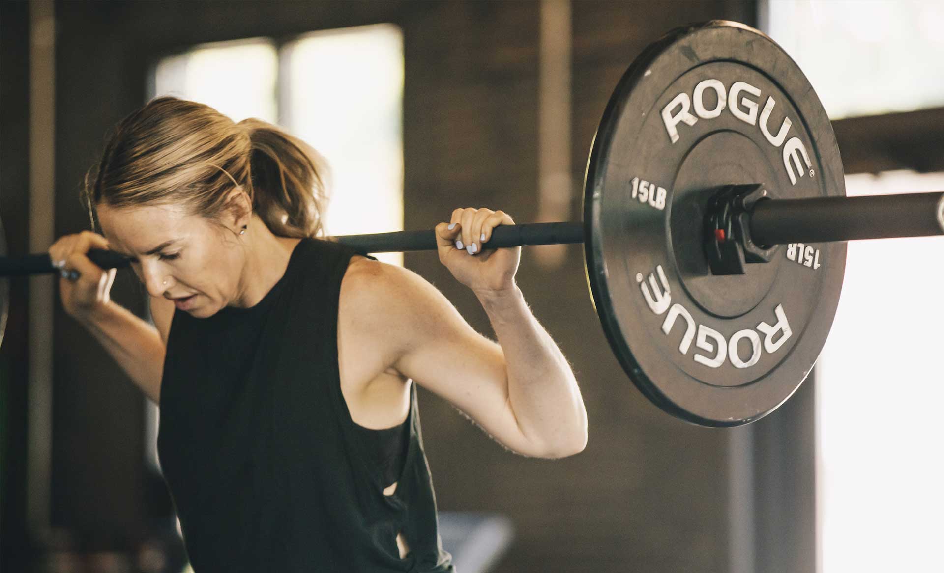 Young woman lifting on a training